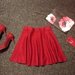 Raudonas klostuotas trumpas sijonas