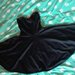 Nuostabi juoda pūsta suknelė be šleikučių