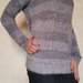 Pilkos spalvos švelnus megztinis