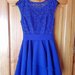 mėlyna puošni suknele