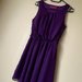Violetinės spalvos suknelė