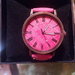 Rožinis stilingas laikrodis