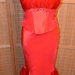 Raudonas kostiumas suknele