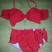 Naujas ryškiai raudonas maudymosi kostiumėlis