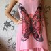 Rūžava suknelė su drugeliu