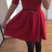 Raudona ryški suknelė