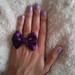 tamsiai violetinis bantukas žiedas