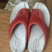 Raudoni sportiniai sandalai