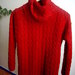 Raudonos spalvos megztinis