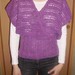 Rankų darbo violetinis megztinis