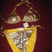 Seksualus auksinis maudymosi kostiumelis