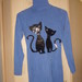 Violetinis megztinis su juodomis katytėmis
