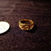 Auksu dengtas žiedas