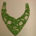 Kaklaskarė-seilinukas žalias su zuikučiais 