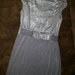 Puošni sidabrinio pilkumo suknelė