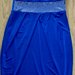 mėlynos spalvos suknelė