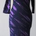 Suknelė su violetinėmis detalėmis