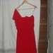 raudona suknelė