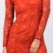 Oranžinė suknelė , nėriniais dekoruotos rankovės 