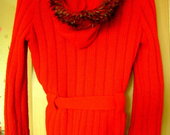 raudonas megztinis