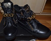 Giuseppe Zanotti odiniai batukai