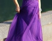 ilga violetine suknele