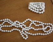 Dirbtinių perlų apyrankė