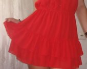 Raudona  vasarinė  suknelė