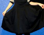 Elegantiška klasikinė suknelė pūstu sijonu