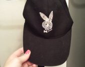 Playboy kepurė su snapeliu