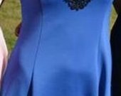 Mėlyna suknelė su nėrinukais