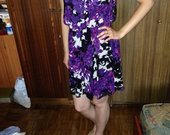 Violetinė gėlėta suknelė