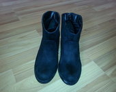 "Sinsay" juodi batai
