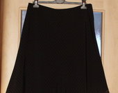 Juodas krentantis sijonas