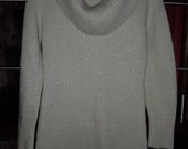 baltas zerintis ilgesnis megztinis