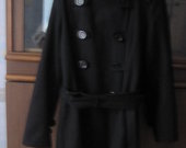 juodas grazus paltas su dirzu