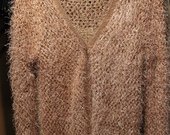 neužsegamas gražus megztinis