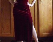 Tamsiai raudona (bordo) barchatinė suknelė