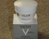 Vichy LiftActiv dieninis kremas nuo raukšlių.