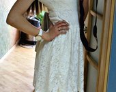 Balta, nerta suknelė