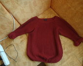 Raudonas ilgas megztinis