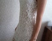 nuostabi balta suknele