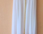 Balta ilga suknele