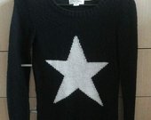 juodas megztinis 