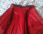 Raudonas sijonas iš reserved