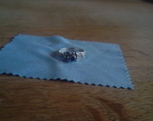 mielas sidabrinis žiedas su mėlyna akute