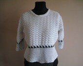 Next baltas stilingas megztinis.