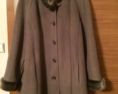 Moteriškas kailinis paltas
