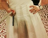 Balta suknele 