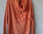 Oranzinis vilnonis megztinis su neriniais